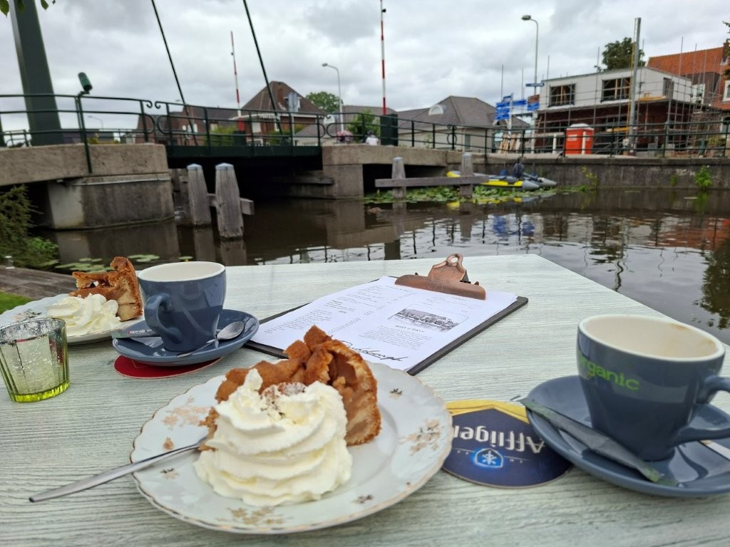 Koffie met appeltaart bij De Paerdeburgh Rijpwetering